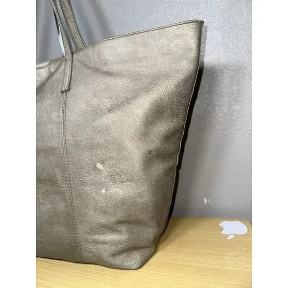 Hobo International Large Kingston Champagne Metallic Leather Tote Bag - Picture 5 of 16